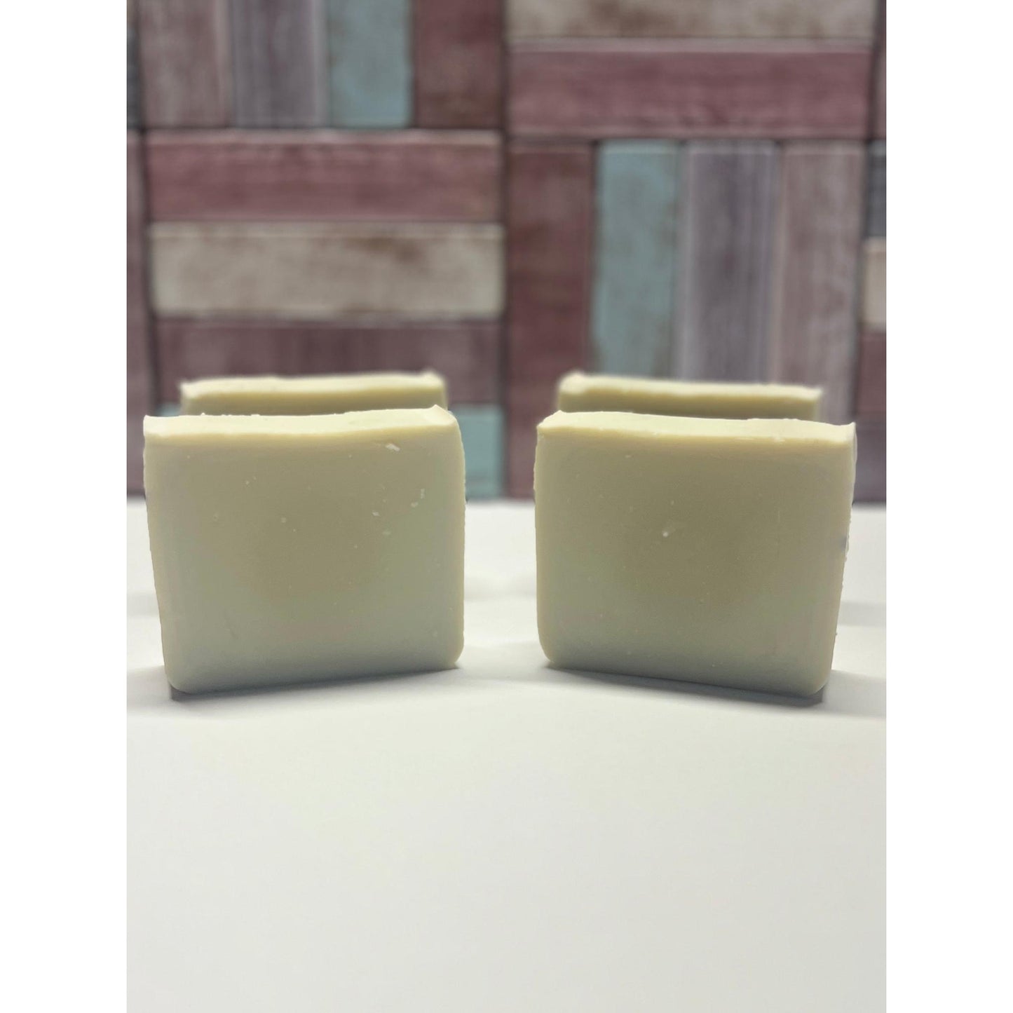 Savon en barre à l'eucalyptus et à l'argile verte française